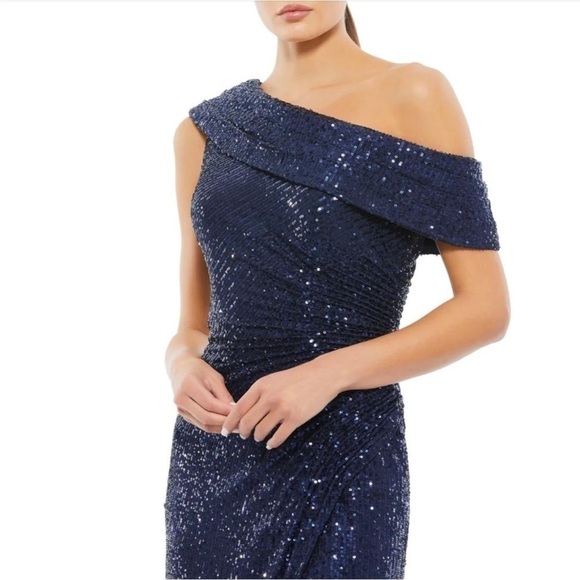 Nwt Ieena for Mac Duggal One Shoulder Ruched Sequined Gown in Midnight - Picture 3 of 15